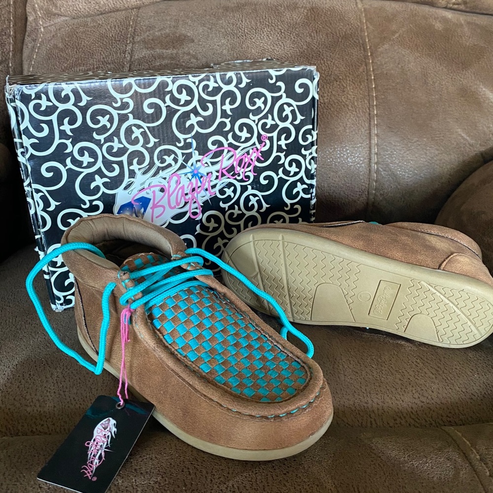 Girls shoes